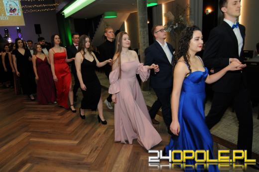 Do matury zostało 115 dni. Maturzyści bawią się na studniówkach