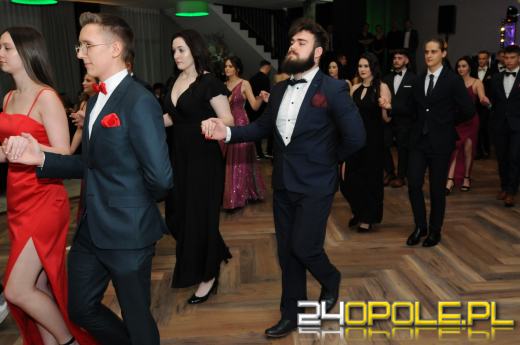 Do matury zostało 115 dni. Maturzyści bawią się na studniówkach