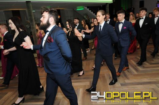 Do matury zostało 115 dni. Maturzyści bawią się na studniówkach