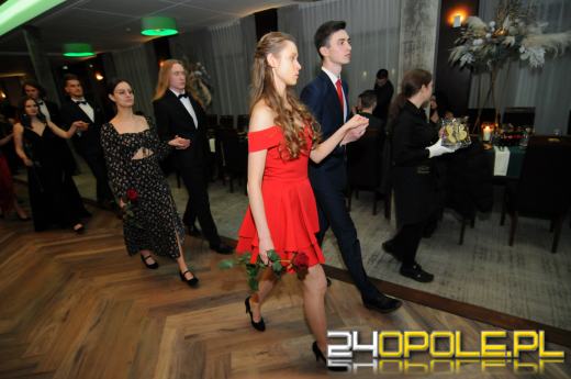 Do matury zostało 115 dni. Maturzyści bawią się na studniówkach