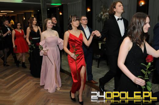 Do matury zostało 115 dni. Maturzyści bawią się na studniówkach