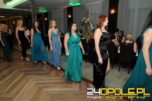 Do matury zostało 115 dni. Maturzyści bawią się na studniówkach