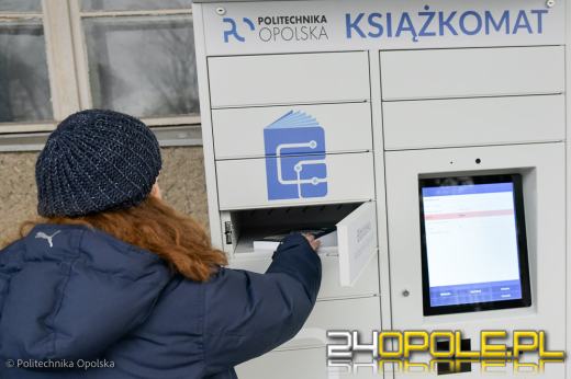 "Książkomat" działa już przy Politechnice Opolskiej. Wypożyczanie książek jest nowoczesne!