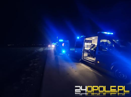 Samochód osobowy dachował na trasie Strzelce Opolskie - Dolna