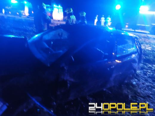 Samochód osobowy dachował na trasie Strzelce Opolskie - Dolna