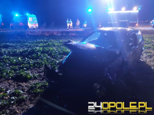 Samochód osobowy dachował na trasie Strzelce Opolskie - Dolna