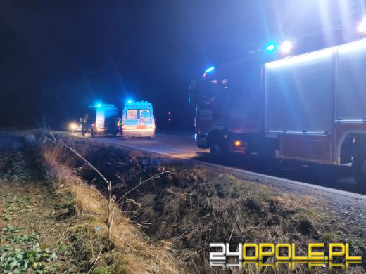 Samochód osobowy dachował na trasie Strzelce Opolskie - Dolna