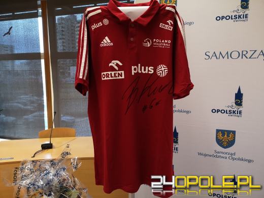 Urząd Marszałkowski przekazał fanty na licytację WOŚP 