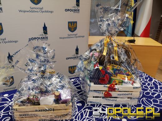 Urząd Marszałkowski przekazał fanty na licytację WOŚP 