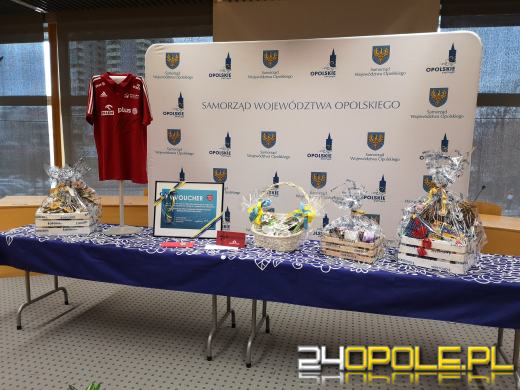 Urząd Marszałkowski przekazał fanty na licytację WOŚP 