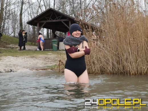 Wietrzna pogoda nie przeszkodziła morsom w cotygodniowym rytuale