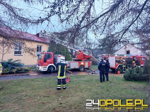 Pożar lokalu w Ochodzach. Na miejscu 9 zastępów straży