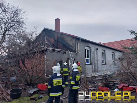 Pożar lokalu w Ochodzach. Na miejscu 9 zastępów straży