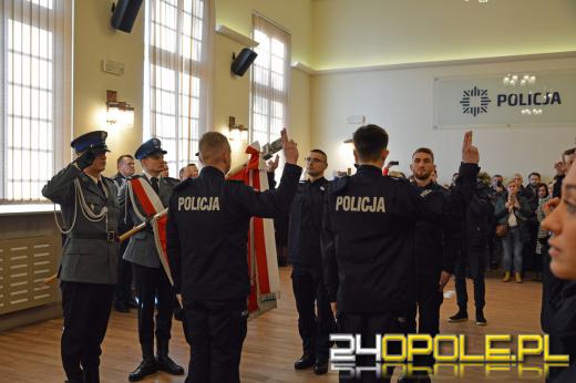 Słowa roty ślubowania wypowiedziało dzisiaj 43 nowych funkcjonariuszy