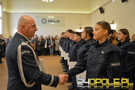 Słowa roty ślubowania wypowiedziało dzisiaj 43 nowych funkcjonariuszy