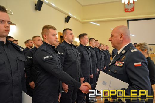 Słowa roty ślubowania wypowiedziało dzisiaj 43 nowych funkcjonariuszy
