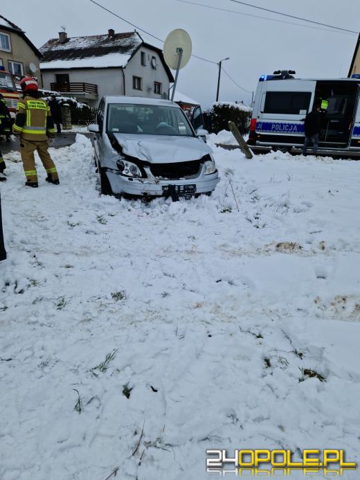 Zderzenie pojazdów w Rozmierzy. Poszkodowana kobieta w ciąży 