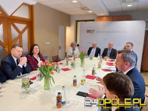 Minister Czarnek deklaruje przywrócenie godzin języka niemieckiego jako języka mniejszości