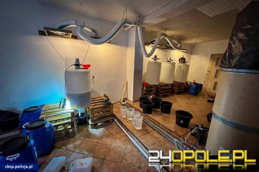 5 ton prekursorów i 100 litrów narkotyku. Wpadli w Ligocie Turawskiej