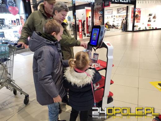 Trwa kwesta na ulicach miasta. Kwestuje również robot