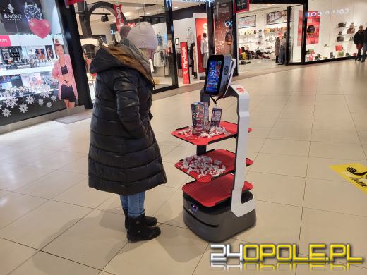 Trwa kwesta na ulicach miasta. Kwestuje również robot