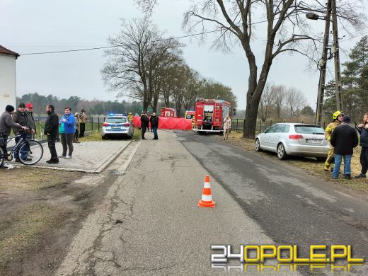 Cisowa: Samochód uderzył w drzewo. Nie żyje kierowca