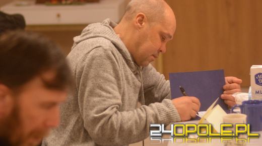 Dwa lata koczował pod Solarisem. Jego los się odmienił