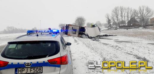 Ciężarówka wypadła z drogi za Krapkowicami