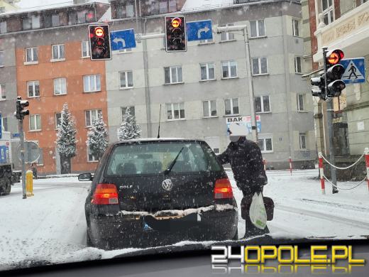Autobusy miejskie nie radzą sobie z trudnymi warunkami zimowymi