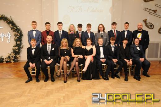 Zobacz zdjęcia ze Studniówki TEB Edukacja w Opolu