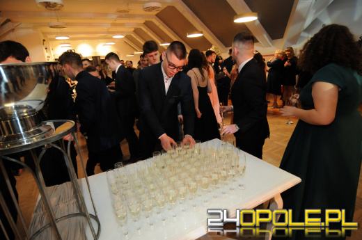 Zobacz zdjęcia ze Studniówki TEB Edukacja w Opolu