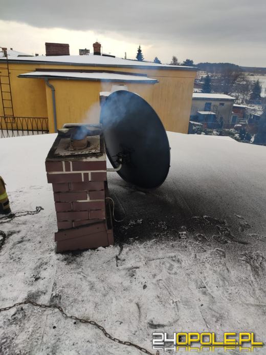 Pięć zastępów straży walczyło z pożarem przewodu kominowego w Zawadzkiem