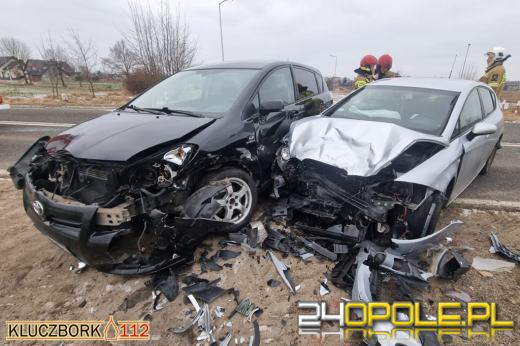 Zderzenie osobówek w powiecie kluczborskim