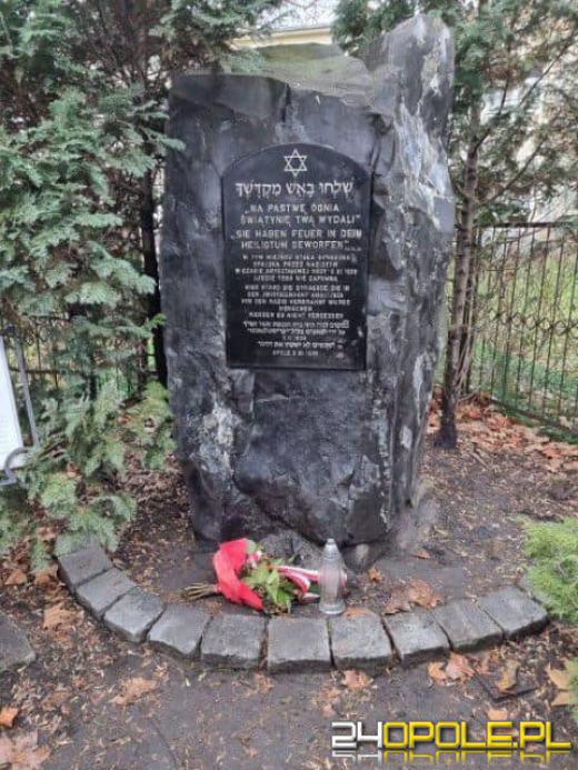 Namalowali swastykę na pomniku. Szuka ich policja