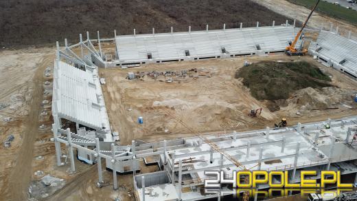 Rośnie Stadion Opolski. Widać już budynek klubowy