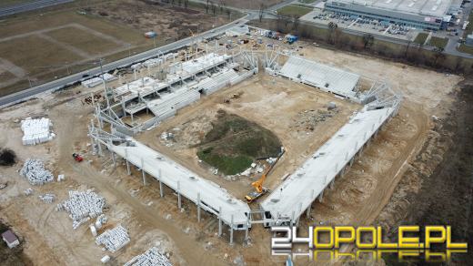 Rośnie Stadion Opolski. Widać już budynek klubowy