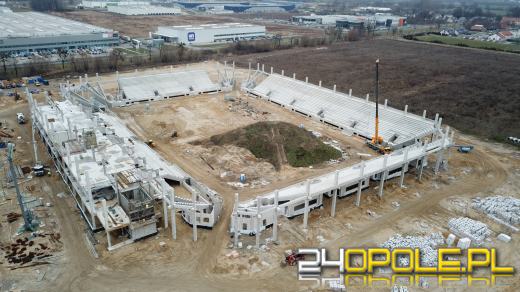 Rośnie Stadion Opolski. Widać już budynek klubowy
