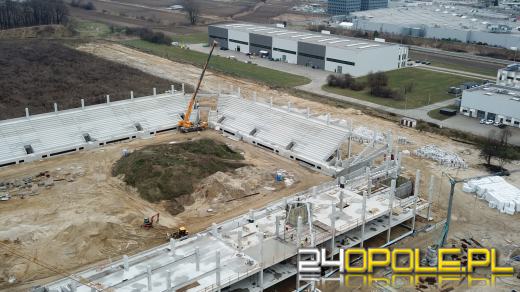 Rośnie Stadion Opolski. Widać już budynek klubowy