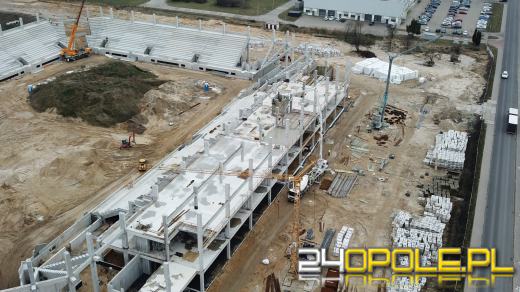 Rośnie Stadion Opolski. Widać już budynek klubowy