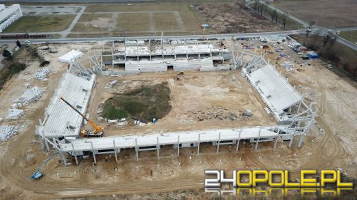 Rośnie Stadion Opolski. Widać już budynek klubowy