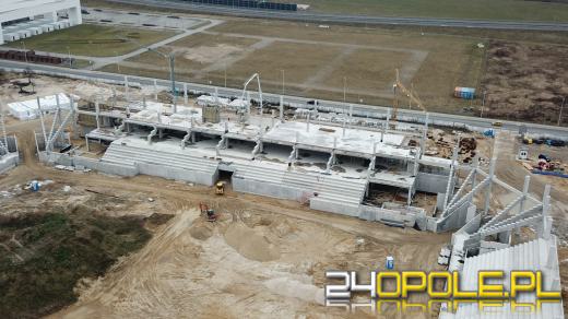 Rośnie Stadion Opolski. Widać już budynek klubowy