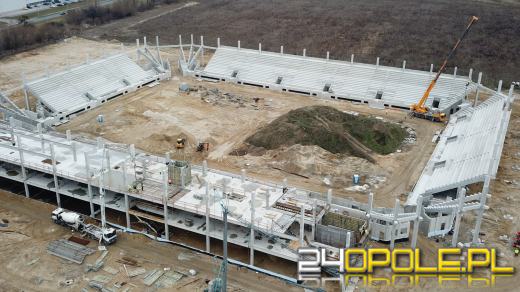 Rośnie Stadion Opolski. Widać już budynek klubowy
