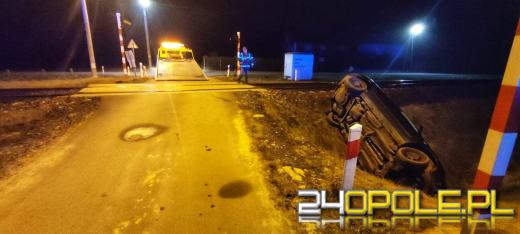 Minął przejazd kolejowy i dachował. Miał 3 promile!