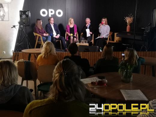 Trwa krwawa, niesprawiedliwa wojna. Rozmawiano o niesamowitym wsparciu Opola dla uchodźców 