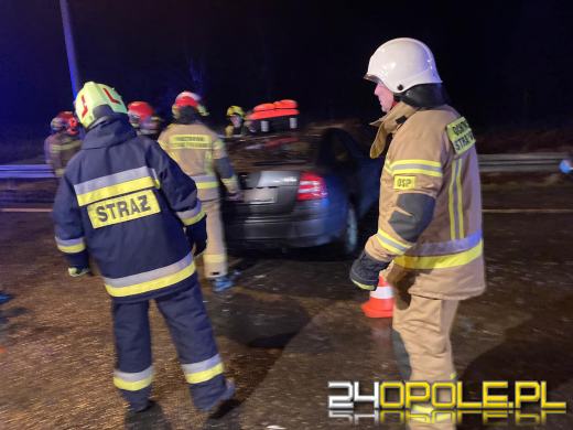 Kierowca osobówki uderzył w bariery na opolskim odcinku A4