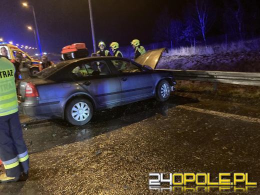 Kierowca osobówki uderzył w bariery na opolskim odcinku A4