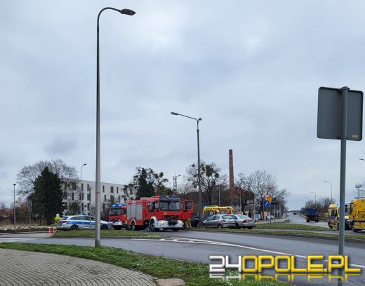 Zderzenie trzech pojazdów na ulicy Fabrycznej. 4 osoby zostały poszkodowane