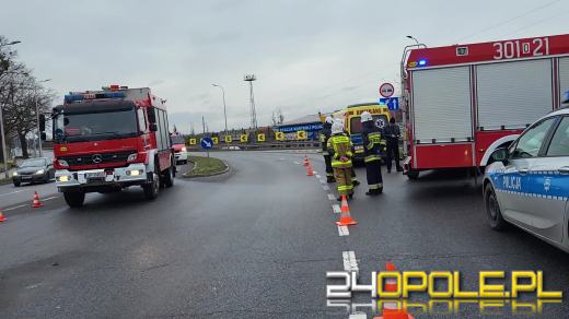 Zderzenie trzech pojazdów na ulicy Fabrycznej. 4 osoby zostały poszkodowane