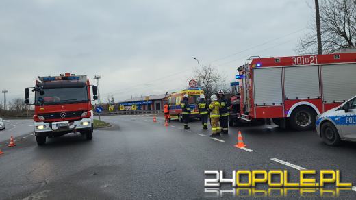 Zderzenie trzech pojazdów na ulicy Fabrycznej. 4 osoby zostały poszkodowane