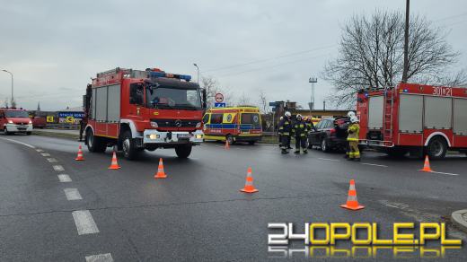 Zderzenie trzech pojazdów na ulicy Fabrycznej. 4 osoby zostały poszkodowane